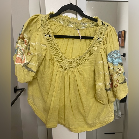 Free People short sleeve embroidered top -S - Picture 1 of 2